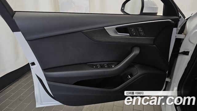 Audi A4 2019 — photo 14