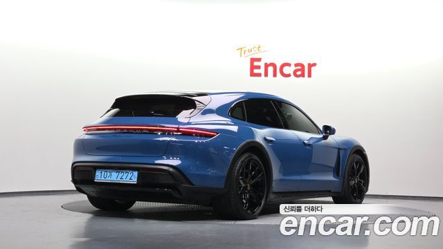 Porsche Taycan 2023 — photo 2