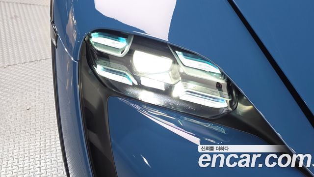 Porsche Taycan 2023 — photo 8