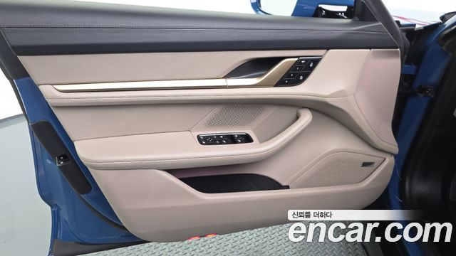 Porsche Taycan 2023 — photo 14