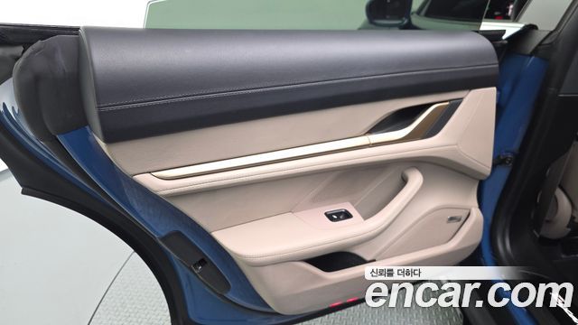 Porsche Taycan 2023 — photo 15