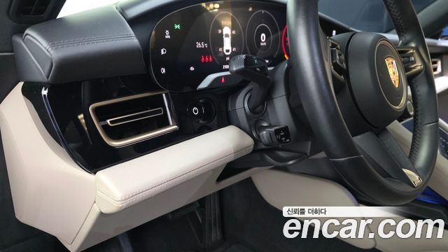 Porsche Taycan 2023 — photo 28