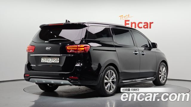 Kia Canival 2020 — photo 2
