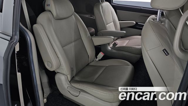 Kia Canival 2020 — photo 11
