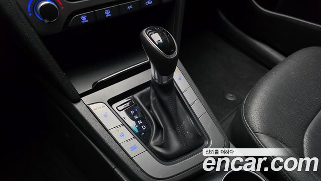 Hyundai AVANTE 2017 — photo 9