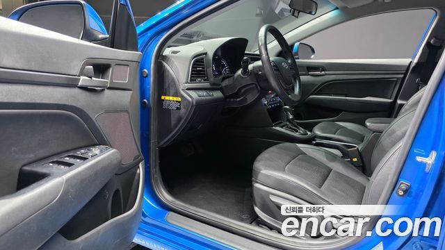 Hyundai AVANTE 2017 — photo 10