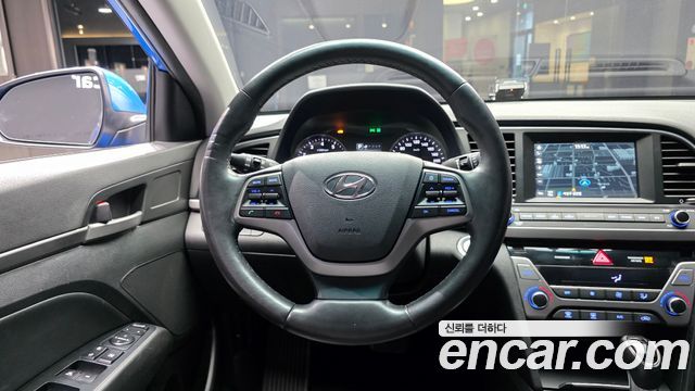 Hyundai AVANTE 2017 — photo 14