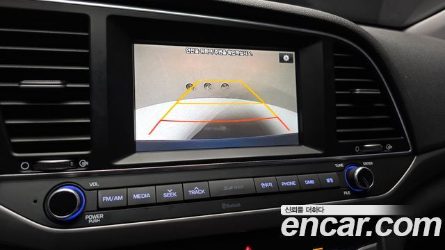 Hyundai AVANTE 2017 — photo 15