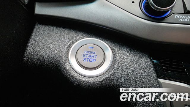 Hyundai AVANTE 2017 — photo 17