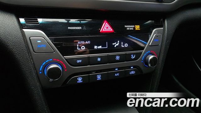 Hyundai AVANTE 2017 — photo 18