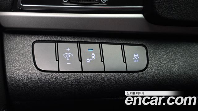 Hyundai AVANTE 2017 — photo 19