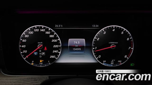 Mercedes-Benz E-Class 2018 — photo 11
