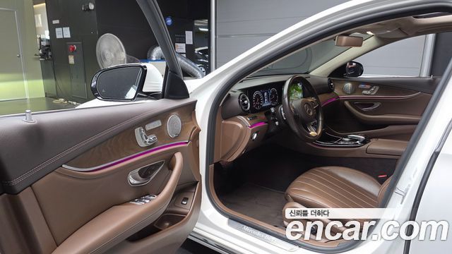 Mercedes-Benz E-Class 2018 — photo 13