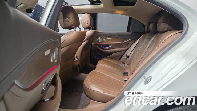 Mercedes-Benz E-Class 2018 — photo 18