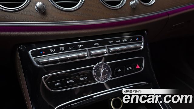 Mercedes-Benz E-Class 2018 — photo 23
