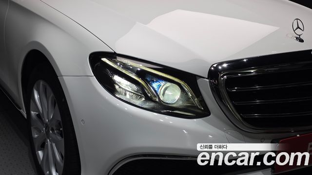 Mercedes-Benz E-Class 2018 — photo 8