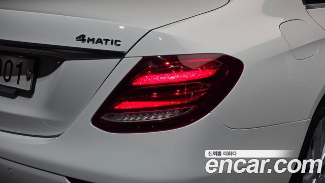 Mercedes-Benz E-Class 2018 — photo 9