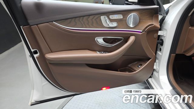 Mercedes-Benz E-Class 2018 — photo 14