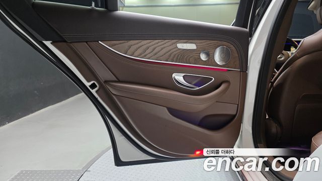 Mercedes-Benz E-Class 2018 — photo 15