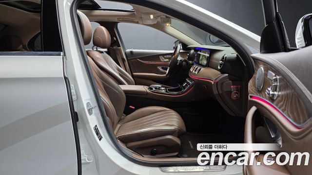 Mercedes-Benz E-Class 2018 — photo 16