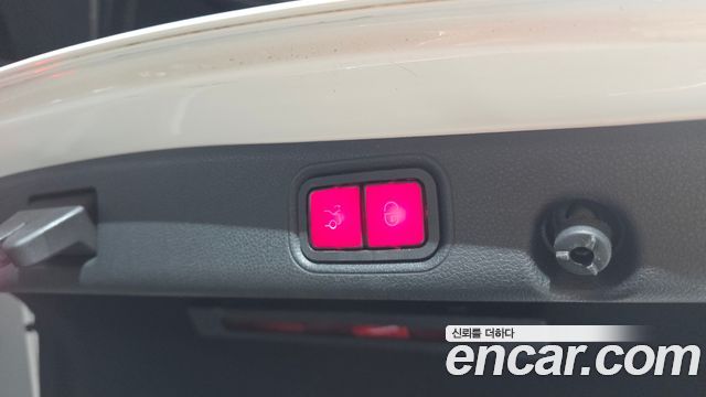 Mercedes-Benz E-Class 2018 — photo 31