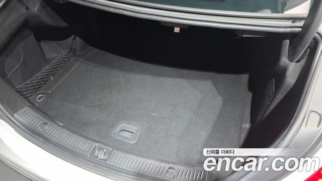 Mercedes-Benz E-Class 2018 — photo 32