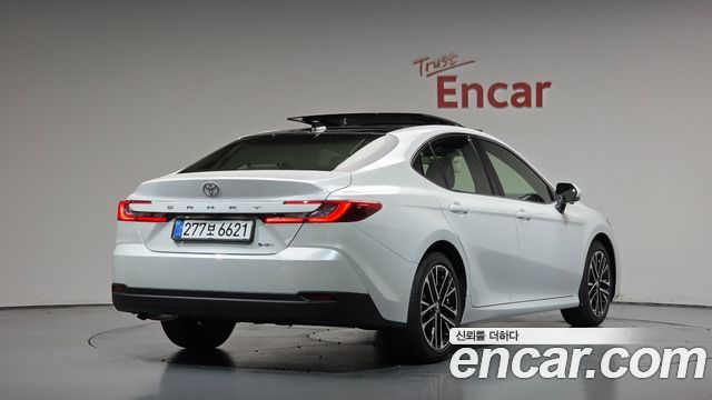 Toyota Camry 2026 — photo 2