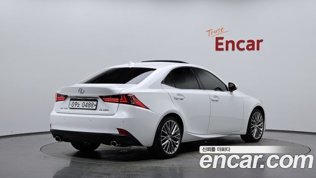 Lexus IS 2014 — photo 2