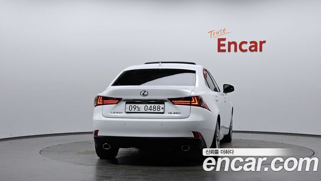 Lexus IS 2014 — photo 4