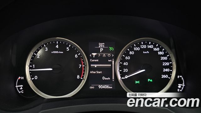 Lexus IS 2014 — photo 11
