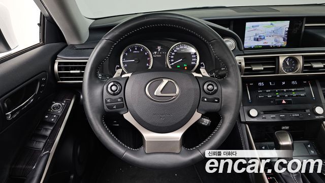 Lexus IS 2014 — photo 19