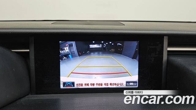 Lexus IS 2014 — photo 21