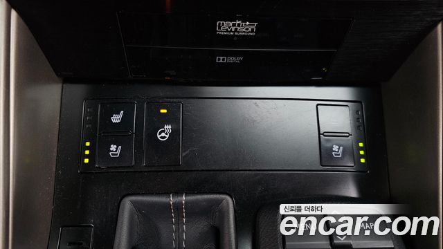 Lexus IS 2014 — photo 23