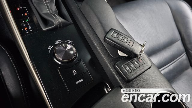 Lexus IS 2014 — photo 24