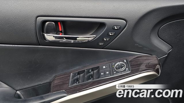 Lexus IS 2014 — photo 26