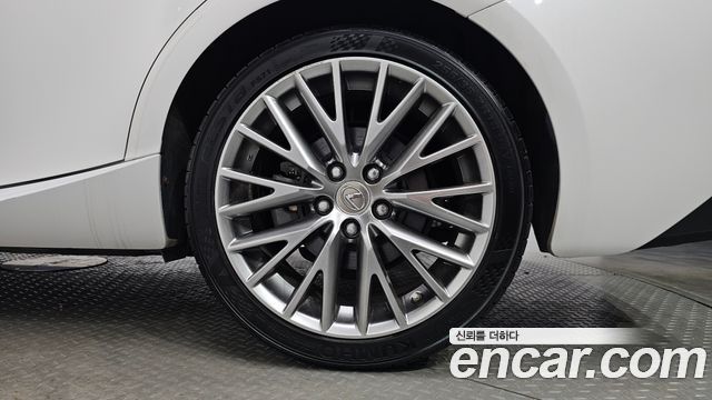 Lexus IS 2014 — photo 7