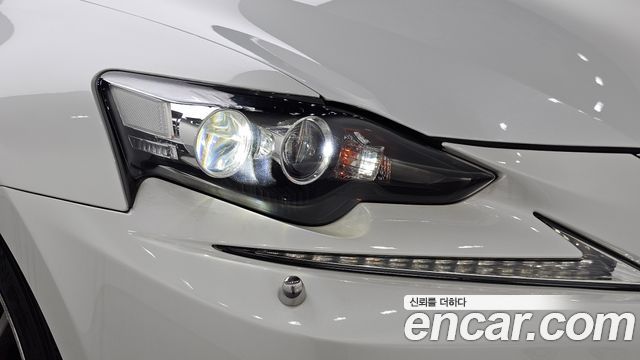 Lexus IS 2014 — photo 8
