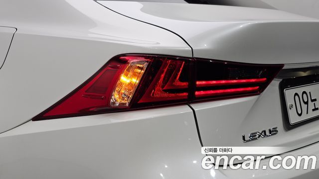 Lexus IS 2014 — photo 9