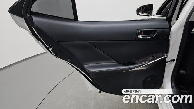 Lexus IS 2014 — photo 15