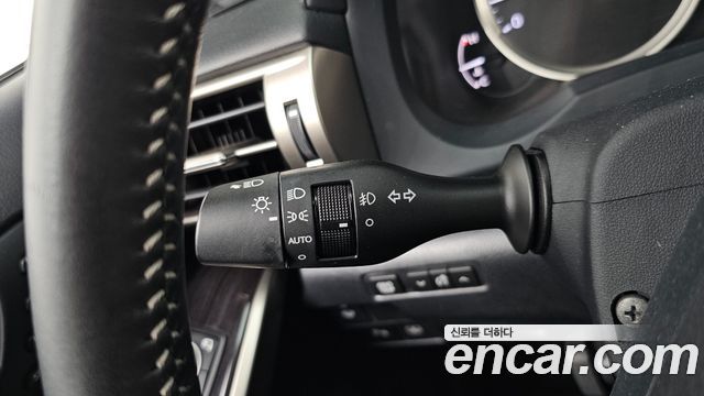 Lexus IS 2014 — photo 28