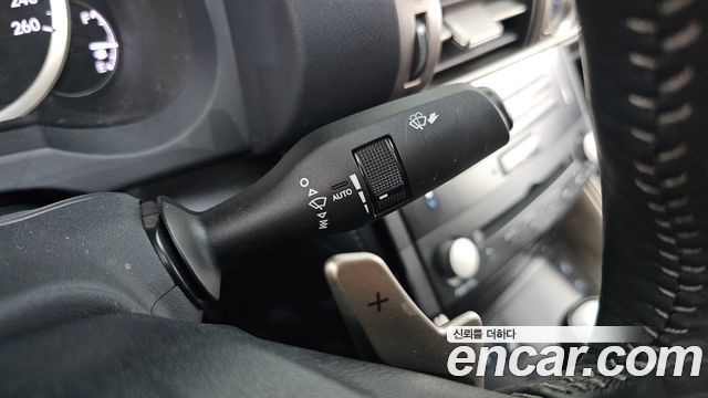Lexus IS 2014 — photo 29