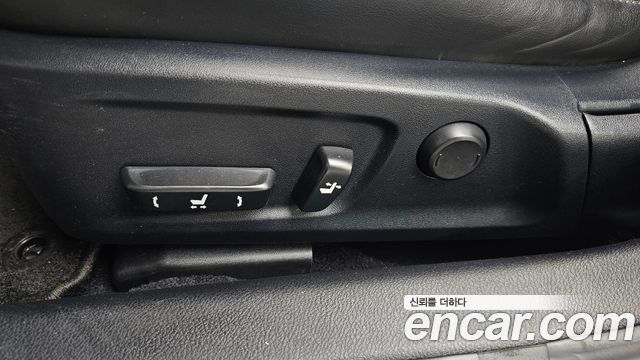 Lexus IS 2014 — photo 32