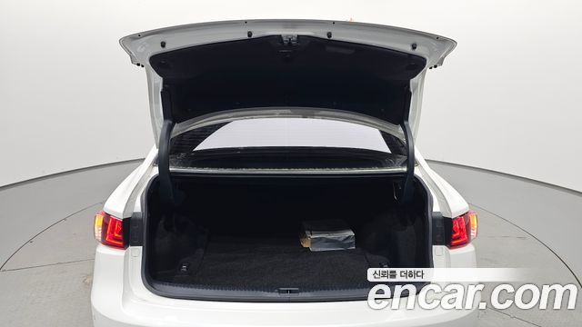 Lexus IS 2014 — photo 34