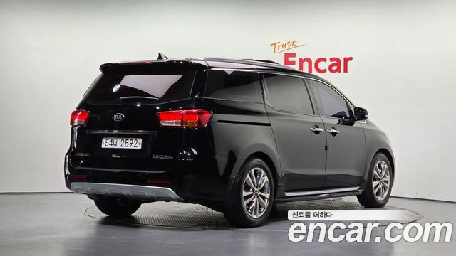 Kia Canival 2015 — photo 2