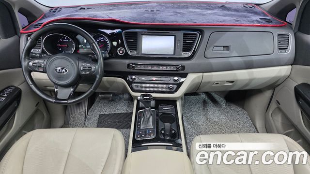 Kia Canival 2015 — photo 7