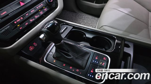 Kia Canival 2015 — photo 9