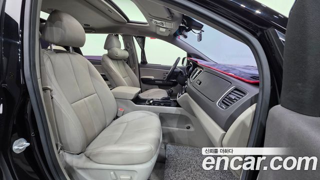 Kia Canival 2015 — photo 10
