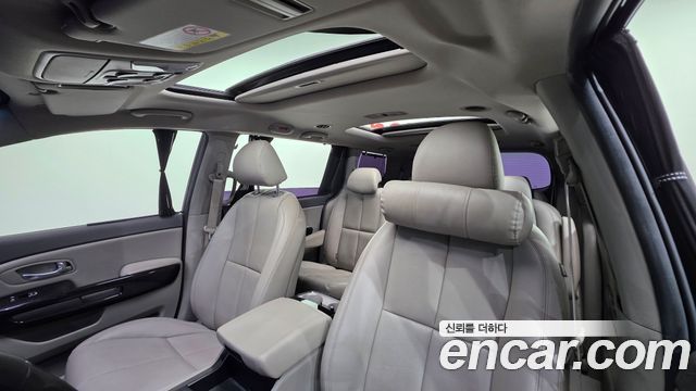 Kia Canival 2015 — photo 11