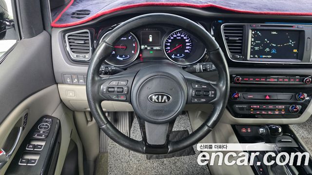 Kia Canival 2015 — photo 15