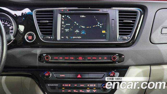 Kia Canival 2015 — photo 16